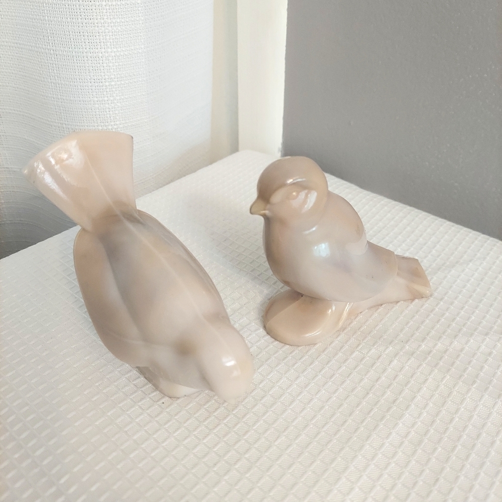 L. E. Smith Slag Glass Bird Figurines Pink Beige Blush Faint Swirl MCM